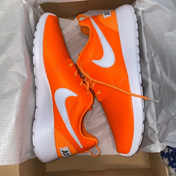 Nike Shoes - Women’s Nike Roshe One PRM - Size 8 NWT